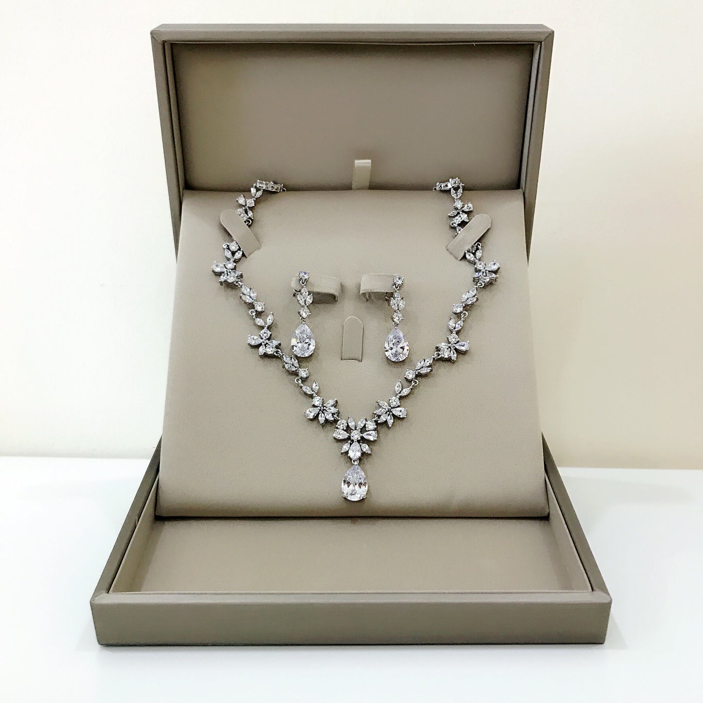 Love in Prague Luxury Jewelry Set / Bridal Set