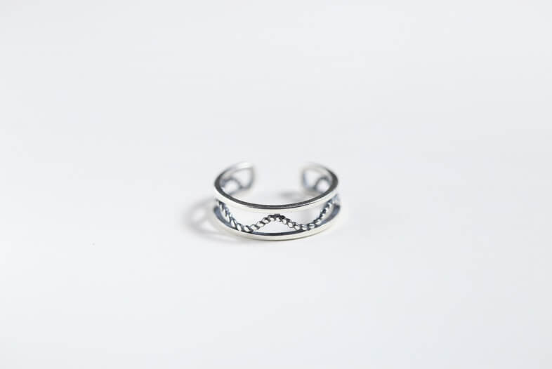 Ritzy Ripple Ring